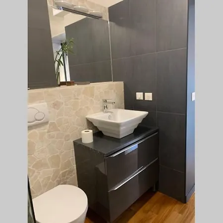 Juan Les Pins Joli T2 Parking Inclus! Appartamento