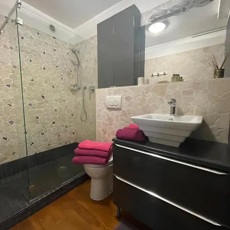 Juan Les Pins Joli T2 Parking Inclus! Appartement *