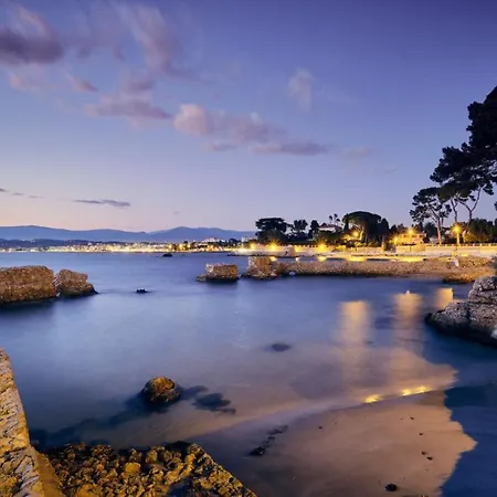 Appartement Juan Les Pins Joli T2 Parking Inclus!