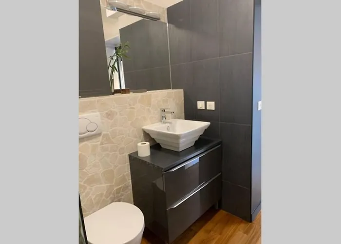 Juan Les Pins Joli T2 Parking Inclus! Appartamento